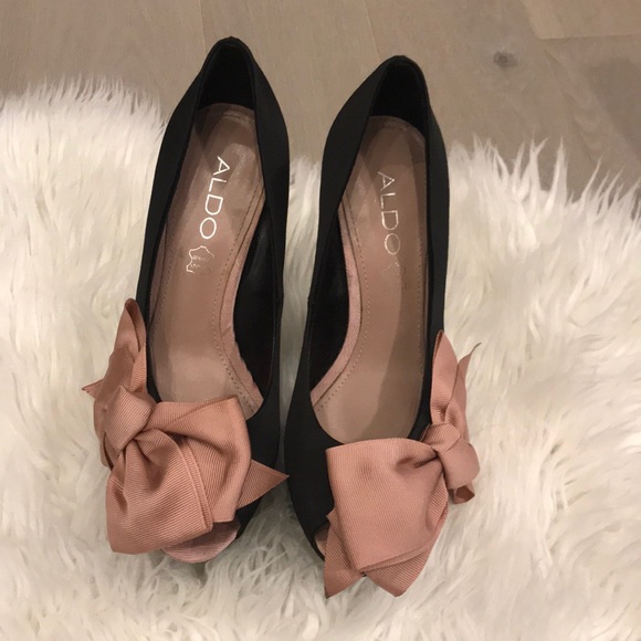 Also Black Pump with baby pink bow - Picture 2 of 4